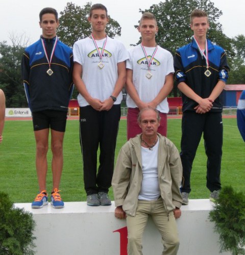 serdfiú4x300.JPG